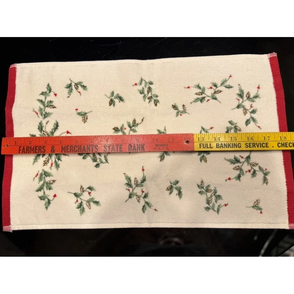 Lenox Holiday Christmas Fingertip Towels Set of 2 Embroidered Holly Gold Trim